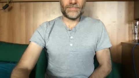 saint009 online show from April 2026 04:48:02 PM