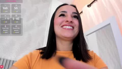 Silvia online show from October 2025 12:27:01 PM