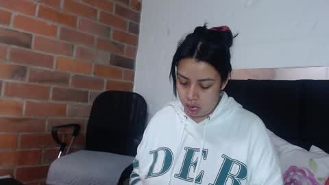 Snapshot of salome__hills chatting on February 2025 05:40:01 PM online show from February 2025 05:40:01 PM