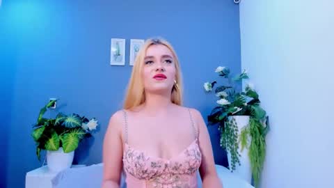 Salome Larzon online show from April 2026 11:03:02 PM