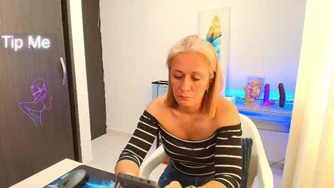 Snapshot of samanta_stone69 chatting on September 2025 10:01:02 PM Samanta Stone online show from September 2025 10:01:02 PM