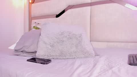 Samantha Beckham online show from January 2025 05:17:01 PM