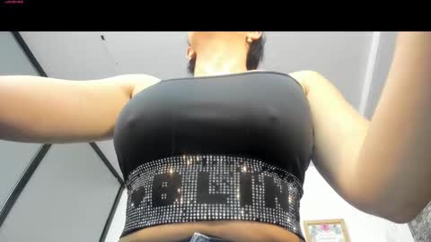 Snapshot of samantha_milfs chatting on October 2025 11:05:02 AM samantha_milfs online show from October 2025 11:05:02 AM