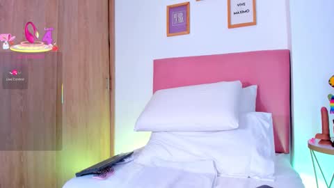 V A  N E S S A  online show from October 2025 08:31:01 PM