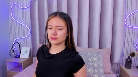 Alejandra  online show from November 2025 11:43:01 AM