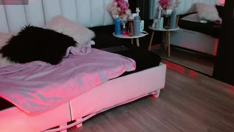 Snapshot of samara_glow chatting on April 2026 09:09:02 PM Samara online show from April 2026 09:09:02 PM