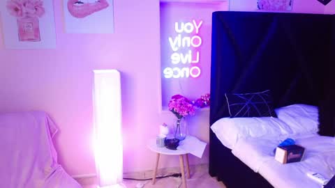 Snapshot of samara_glow chatting on April 2026 09:08:02 PM Samara online show from April 2026 09:08:02 PM