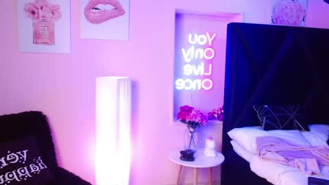 Snapshot of samara_glow chatting on April 2026 08:58:02 PM Samara online show from April 2026 08:58:02 PM