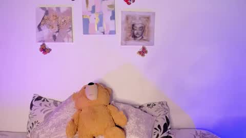 Samara is my name a pleasure delighted that you are here leave your thumb up it is important to me online show from January 2025 01:37:02 AM