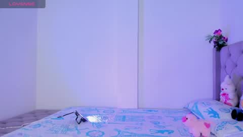 Samara is my name a pleasure delighted that you are here leave your thumb up it is important to me online show from April 2026 03:50:02 AM