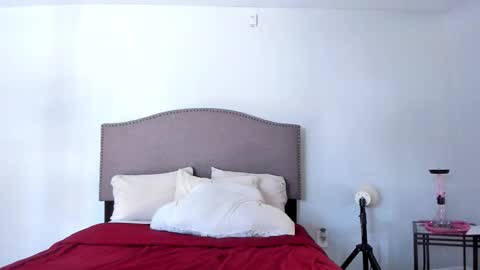 Yaya online show from October 2025 08:09:02 PM