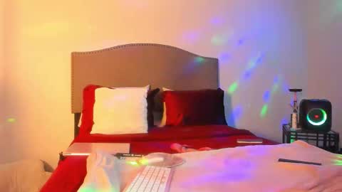 Yaya online show from December 2025 03:22:01 AM