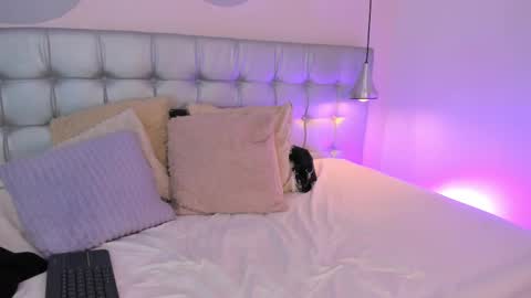 Snapshot of sammybrunette1 chatting on February 2025 11:04:02 PM Axel online show from February 2025 11:04:02 PM