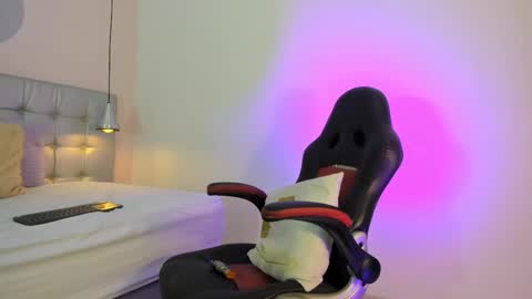 Snapshot of sammybrunette1 chatting on February 2025 09:11:02 PM Axel online show from February 2025 09:11:02 PM