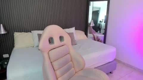 Snapshot of sammybrunette1 chatting on November 2025 08:44:01 PM Axel online show from November 2025 08:44:01 PM