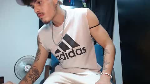 Snapshot of sammytop22 chatting on September 2025 09:39:02 PM sammy model independiente online show from September 2025 09:39:02 PM