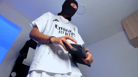   online show from November 2025 05:39:02 AM