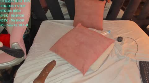 Snapshot of samy_ross_ chatting on December 2024 10:12:01 PM Find me at when im offline here. online show from December 2024 10:12:01 PM