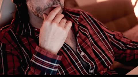 Snapshot of sanders_white chatting on January 2025 12:25:01 AM Sanders online show from January 2025 12:25:01 AM