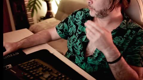 Snapshot of sanders_white chatting on January 2025 02:31:02 AM Sanders online show from January 2025 02:31:02 AM