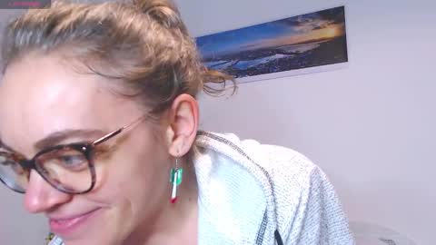 Snapshot of sandra10031989 chatting on January 2025 07:40:01 PM Sandra online show from January 2025 07:40:01 PM