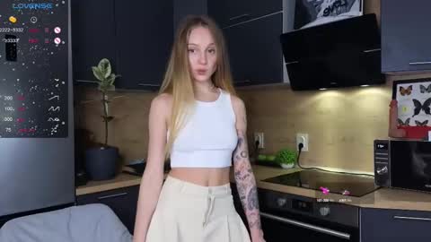 Sandra      Lillys Page    online show from March 2025 04:41:01 PM