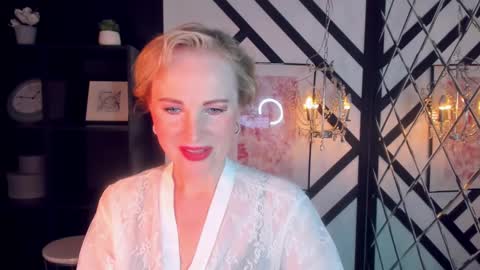 Sandra online show from February 2025 05:43:02 AM