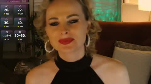 Snapshot of sandra_kind chatting on April 2026 05:40:02 AM Sandra online show from April 2026 05:40:02 AM