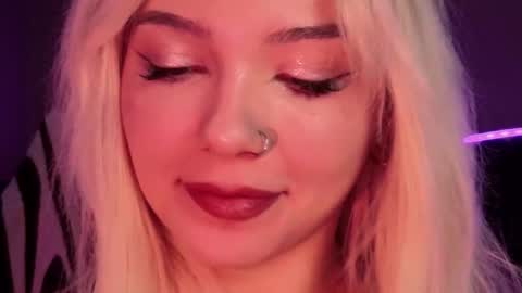 Sandy  online show from November 2025 09:19:02 AM