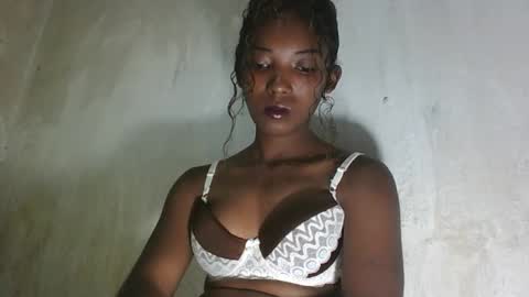 sandrine718 online show from May 2026 07:46:01 AM