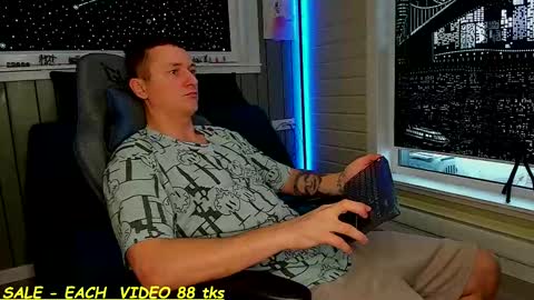 Snapshot of sandy_chris chatting on March 2025 08:41:02 AM Sandy and Chris online show from March 2025 08:41:02 AM