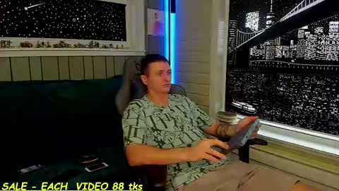 Snapshot of sandy_chris chatting on March 2025 08:00:01 AM Sandy and Chris online show from March 2025 08:00:01 AM