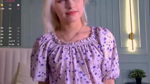 Snapshot of sandyshayes chatting on December 2025 06:01:02 AM Sandy online show from December 2025 06:01:02 AM