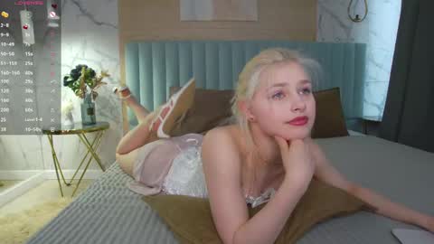 Snapshot of sandyshayes chatting on April 2026 05:45:01 AM Sandy online show from April 2026 05:45:01 AM