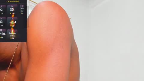 Snapshot of santi_brown1 chatting on January 2025 10:46:02 PM Santibrown online show from January 2025 10:46:02 PM