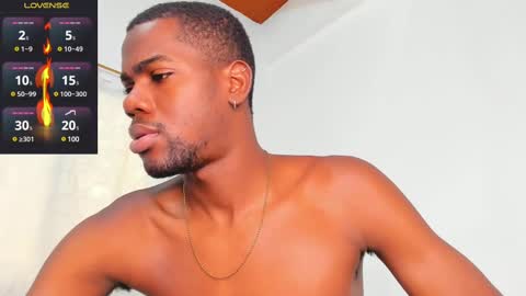 Snapshot of santi_brown1 chatting on February 2025 07:52:01 PM Santibrown online show from February 2025 07:52:01 PM