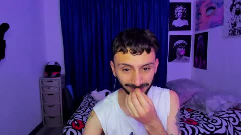 Snapshot of santi_mateo chatting on April 2026 11:29:02 PM Santi online show from April 2026 11:29:02 PM