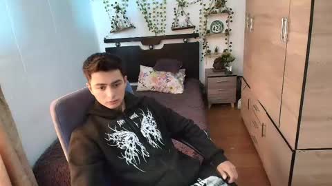 Snapshot of santi_ss chatting on June 2026 02:32:02 PM santi_ss online show from June 2026 02:32:02 PM