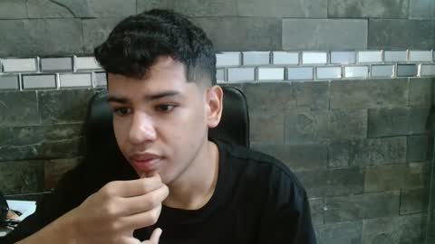 Snapshot of santiago_foxx chatting on November 2025 01:35:02 PM santi online show from November 2025 01:35:02 PM