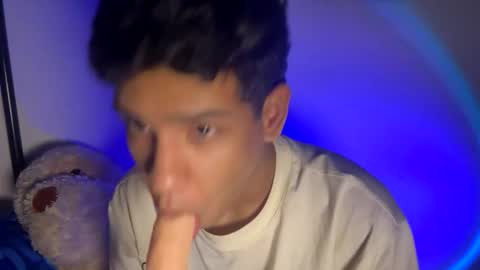 Snapshot of santiago_foxx chatting on December 2025 09:07:01 AM santi online show from December 2025 09:07:01 AM