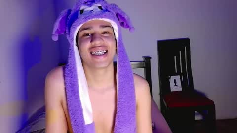 Snapshot of santiago_foxx chatting on February 2026 09:13:01 PM santi online show from February 2026 09:13:01 PM