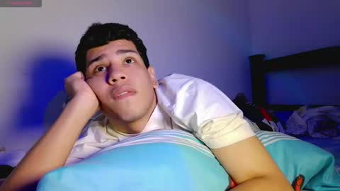 Snapshot of santiago_foxx chatting on February 2026 06:33:02 PM santi online show from February 2026 06:33:02 PM