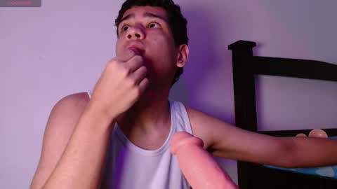 Snapshot of santiago_foxx chatting on February 2026 07:01:02 PM santi online show from February 2026 07:01:02 PM