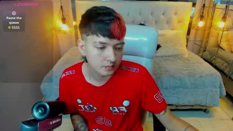 SANTIAGO  online show from April 2026 11:11:02 PM