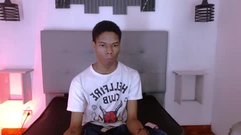 Santiiiiii  online show from February 2026 12:35:02 PM