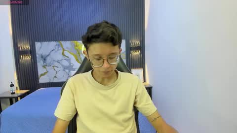 santiago_russo18 online show from March 2026 07:10:02 PM