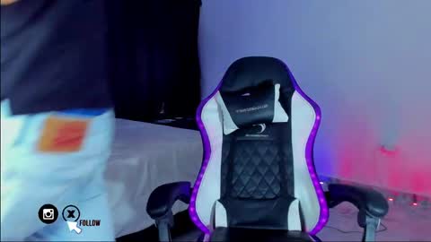 Snapshot of santiagoreyesft chatting on February 2025 05:59:02 AM Santi Reyes online show from February 2025 05:59:02 AM