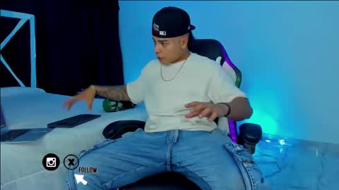 Snapshot of santiagoreyesft chatting on March 2025 08:20:02 AM Santi Reyes online show from March 2025 08:20:02 AM