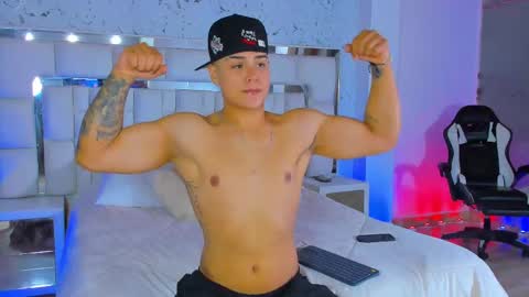 Snapshot of santiagoreyesft chatting on November 2025 01:49:02 AM Santi Reyes online show from November 2025 01:49:02 AM