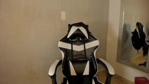 Julius Novachrono  online show from November 2025 07:35:02 PM